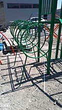 Детская Лиана для детского сада и детской площадки.Лиана произведена из металлического прута Ф 12 мм, покрашена порошковой краской зеленого цвета.Габаритные размеры детской лианы длина 3000 мм, ширина 850 мм, высота 1500 мм